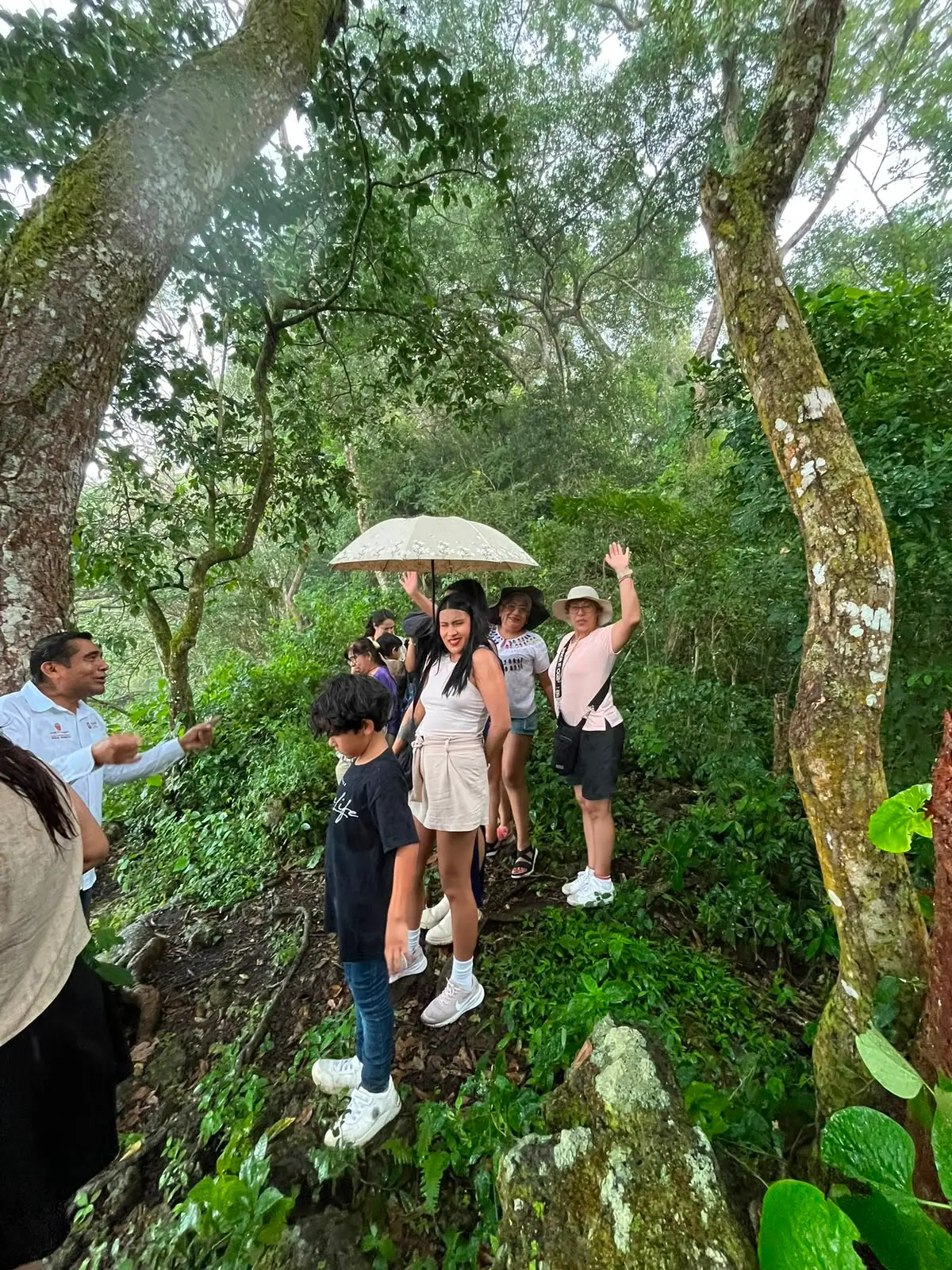 Recorrido de senderismo por la selva de Los Tuxtlas con BoteTur